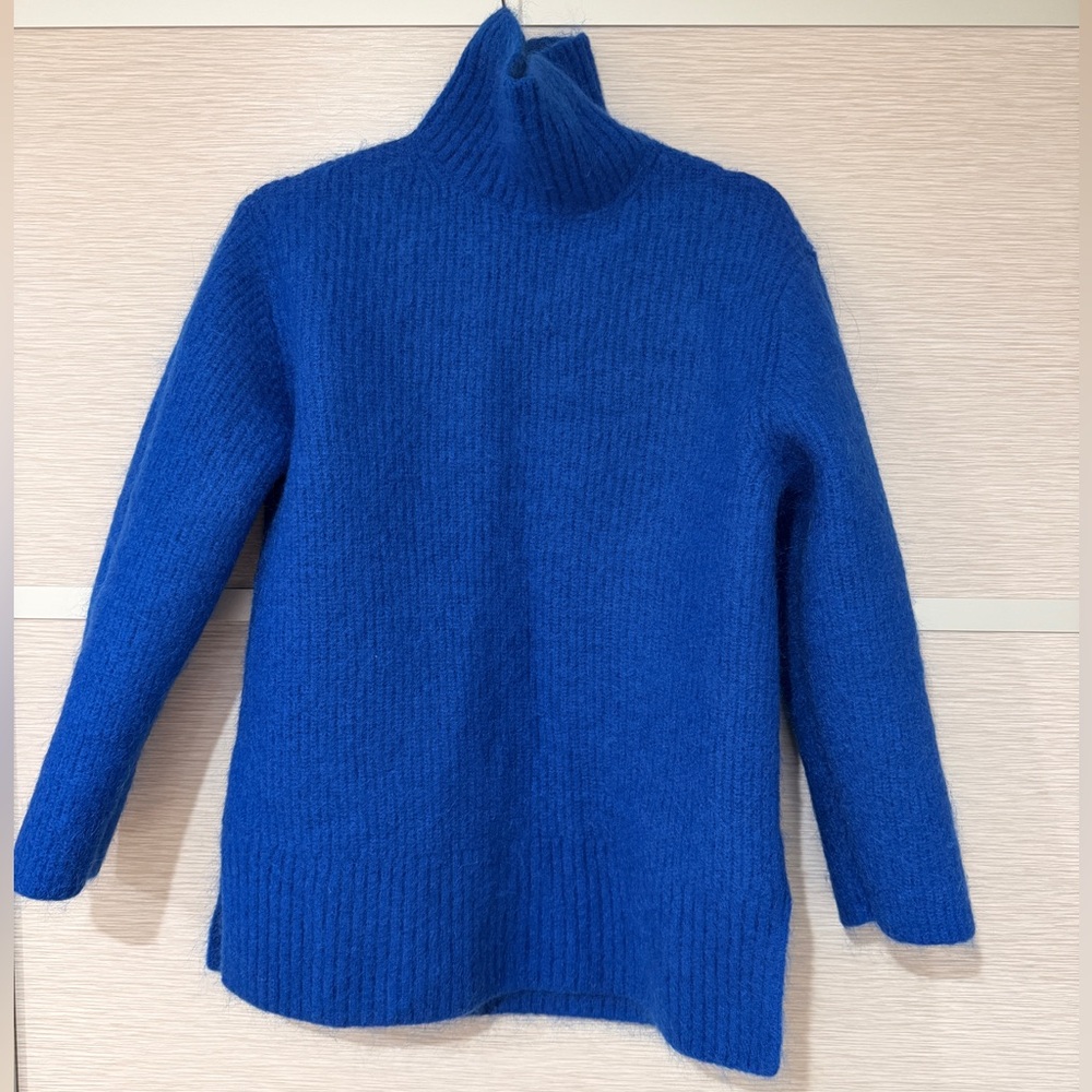 & Other Stories Blue Knit Turtle Neck Sweater in sz. S